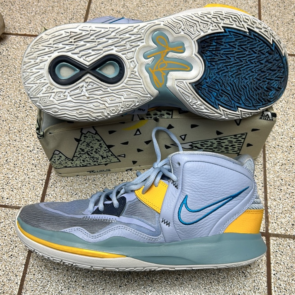 The Nike Kyrie Infinity Sz M10.5